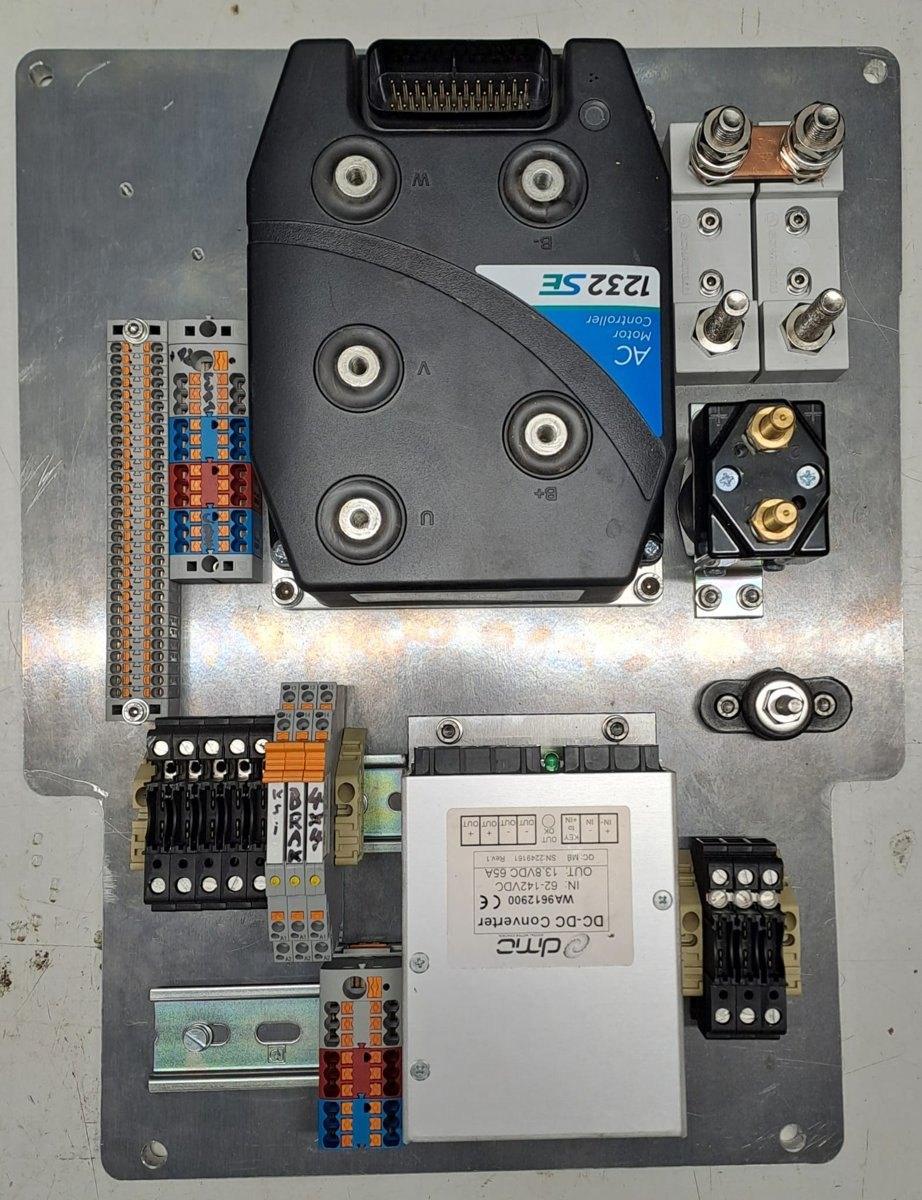 Platine électrique de traction réalisée et câblée